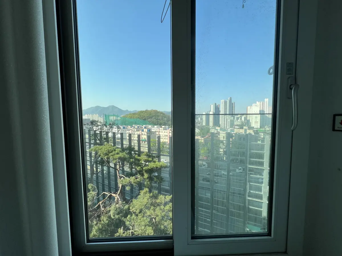 창문청소업체 아파트 안방 창 작업 현장